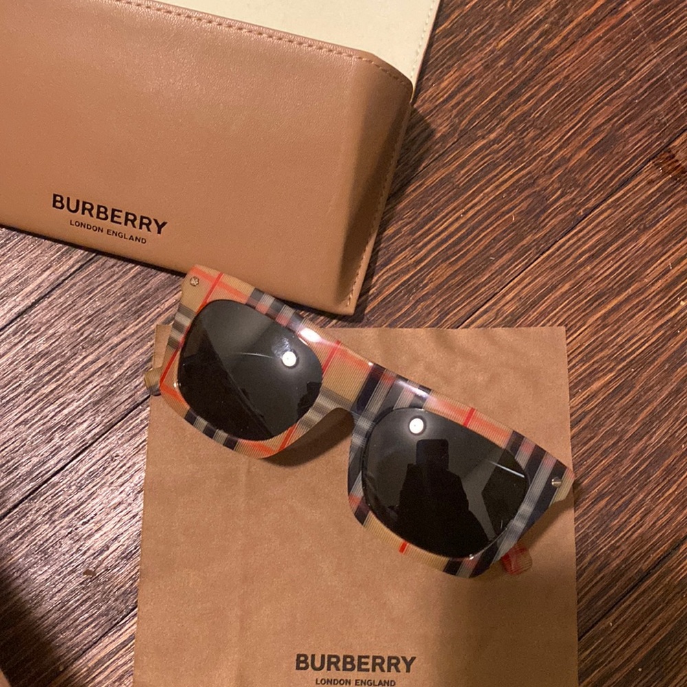 Burberry men’s sun glasses